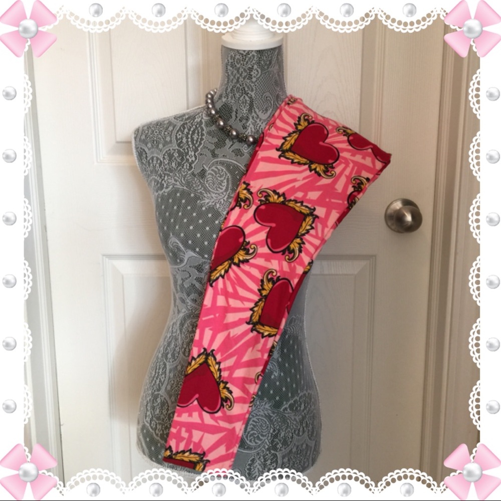 LuLaRoe OS ❤️V-Day Leggings❤️